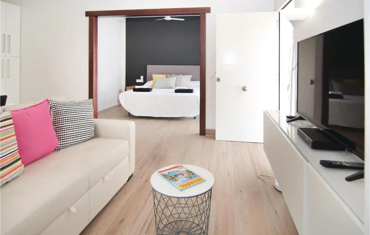 Gorgeous Home In Sayalonga With Wifi
