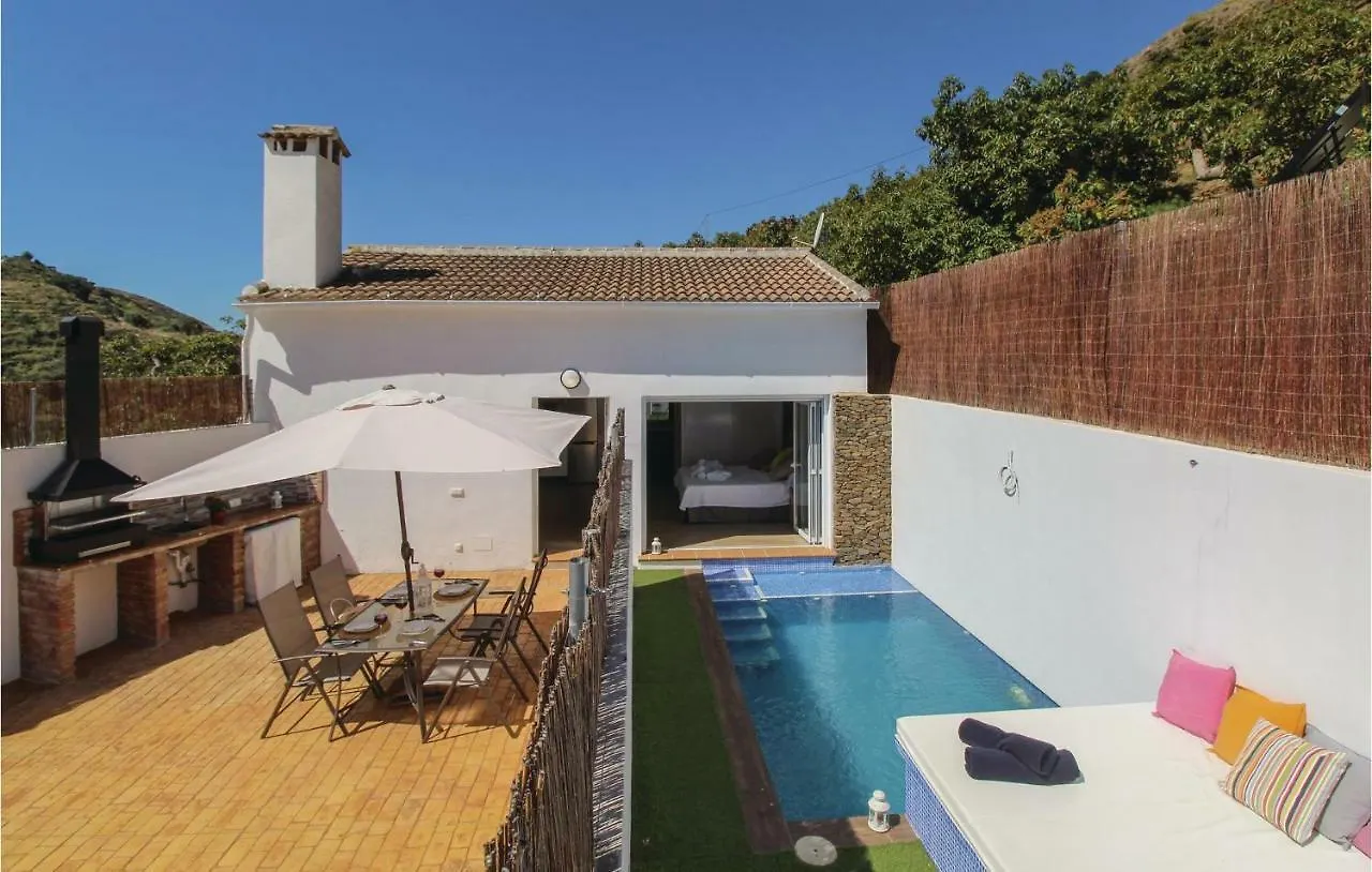Gorgeous Home In Sayalonga With Wifi